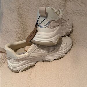 Steve Madden Men’s Chunky Athletic Sneakers in Off-White and Beige